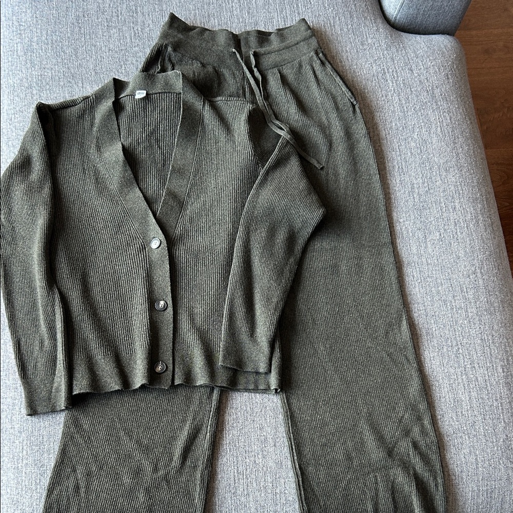 Uniqlo Olive Green Knit Cardigan and Lounge Pants Set